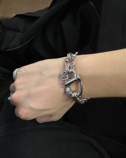 Snap shackle bracelet